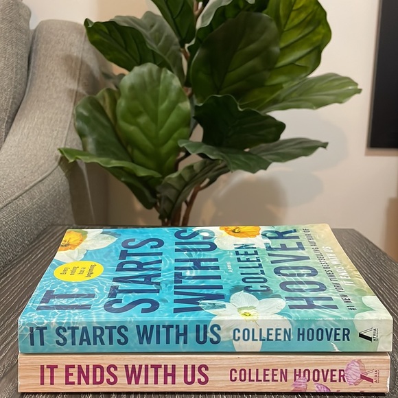 3 Best Selling Books 📕 📚 - Picture 6 of 10